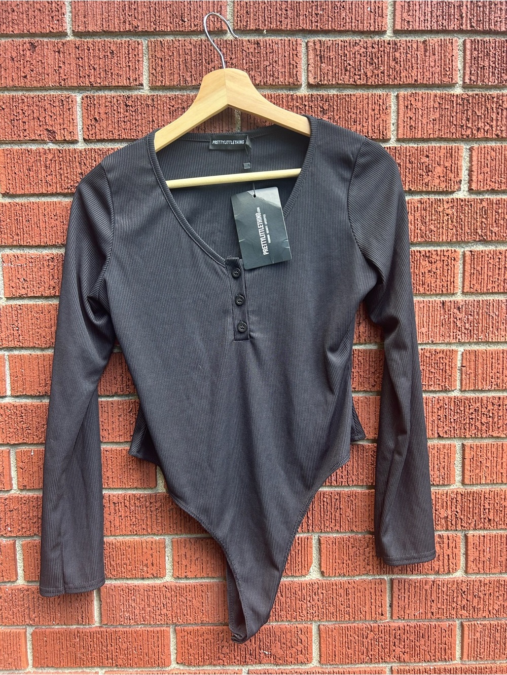 NWT PrettyLittleThing Ribbed Long Sleeve Bodysuit | US 10 | Chic Essential